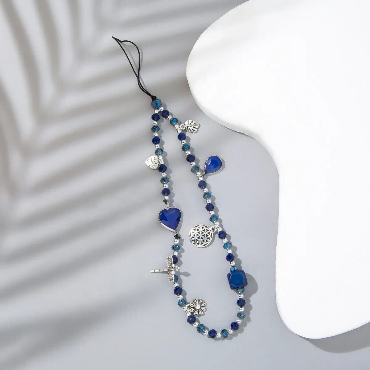 Blaue Boho Handykette mit silbernen Details