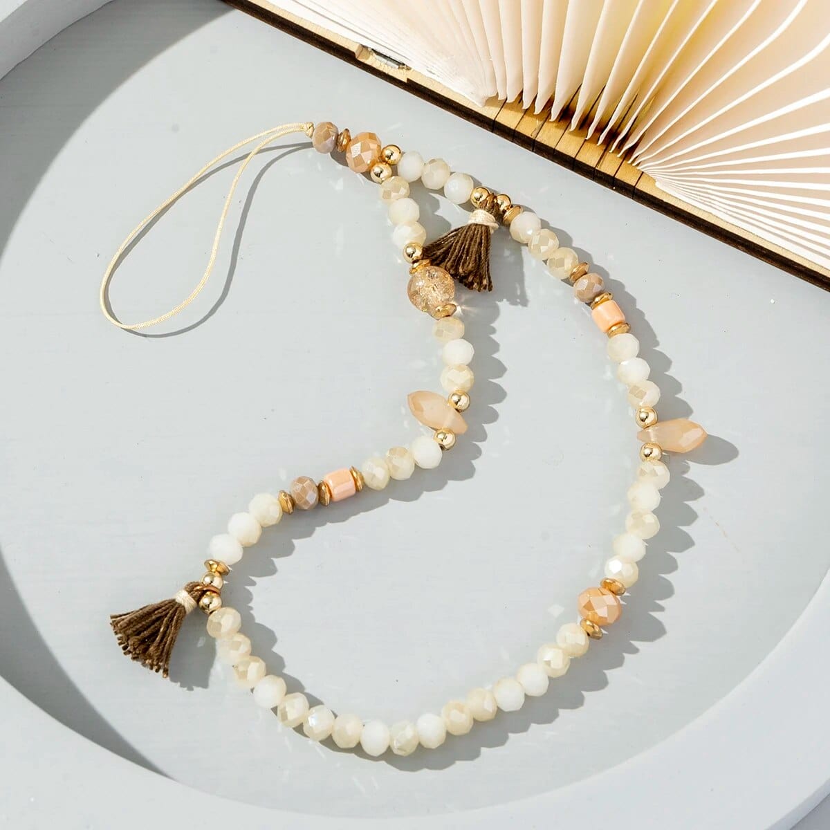 Bohemian Style Hellrosa mit braunen Pompons