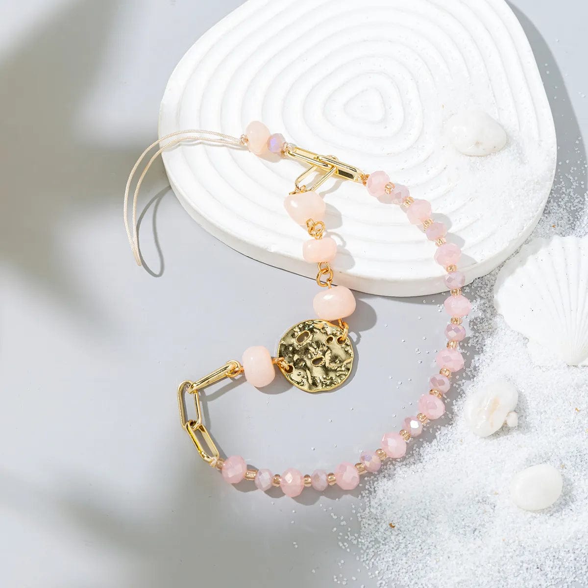 Hellrosa Handykette mit Goldmedaille